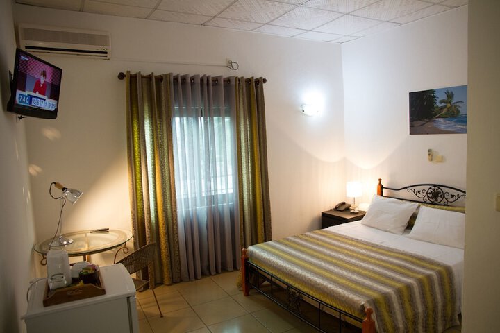 Room 8 of 18