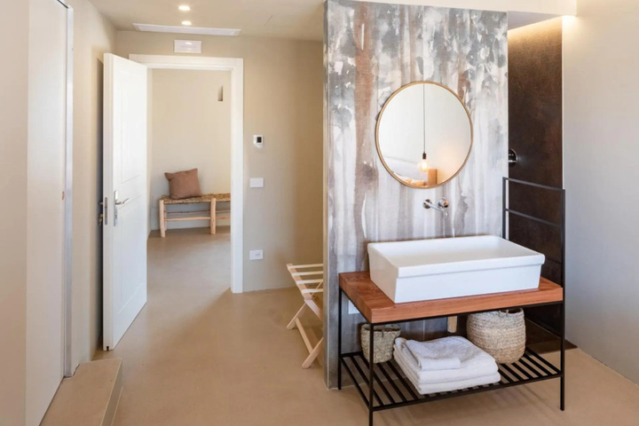 Room 3 of 21