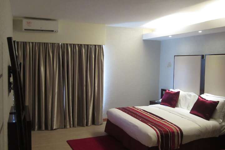 Room 3 of 102