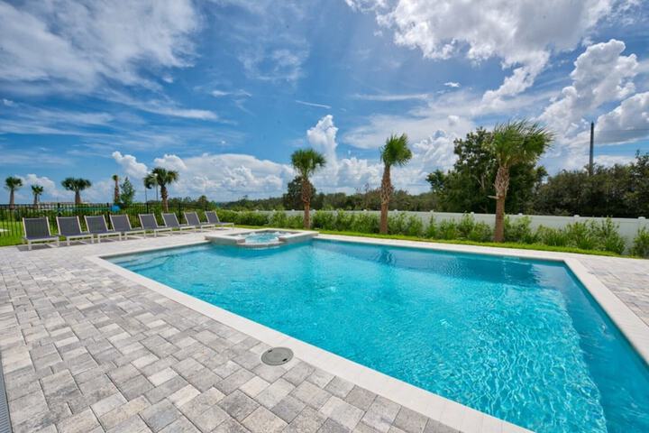 Pool 54 of 60