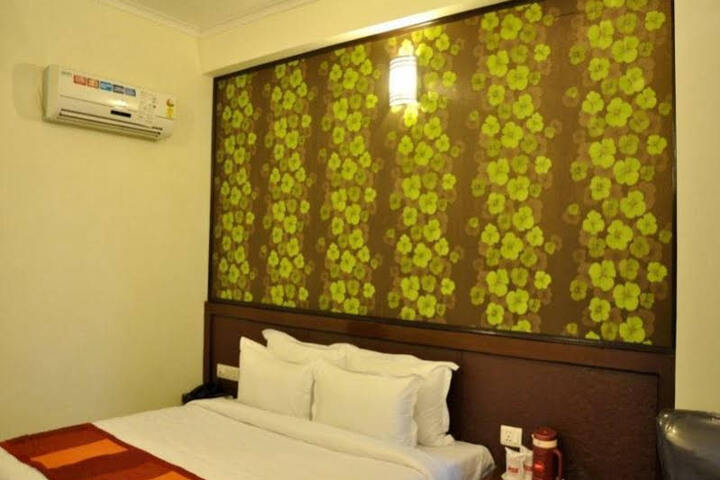 Room 3 of 8