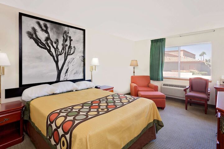 1 Queen Bed (9 of 16)
