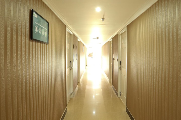 Ballroom/Hall 48 of 53
