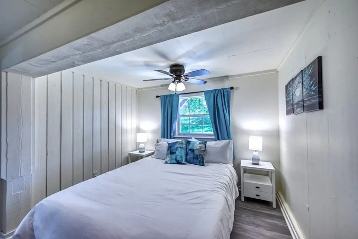 Room 6 of 16