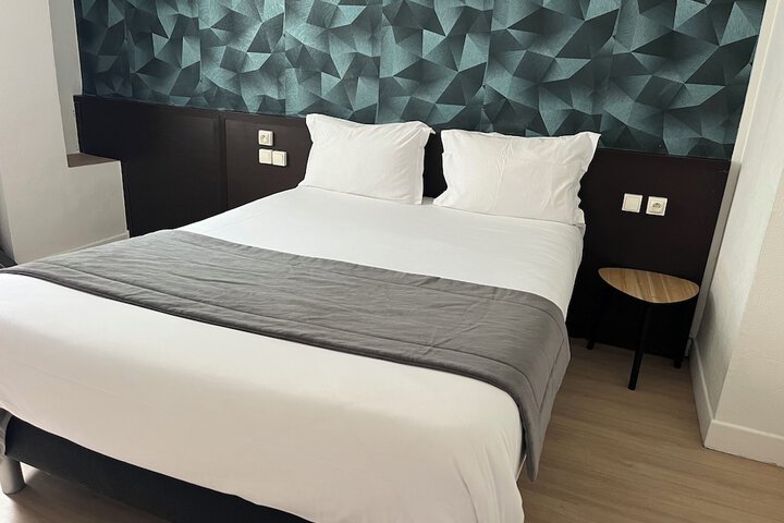 Room 16 of 50