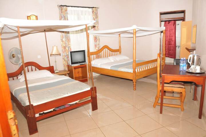 Room 13 of 38