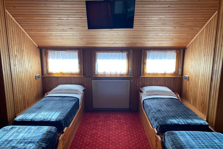 Room 4 of 22