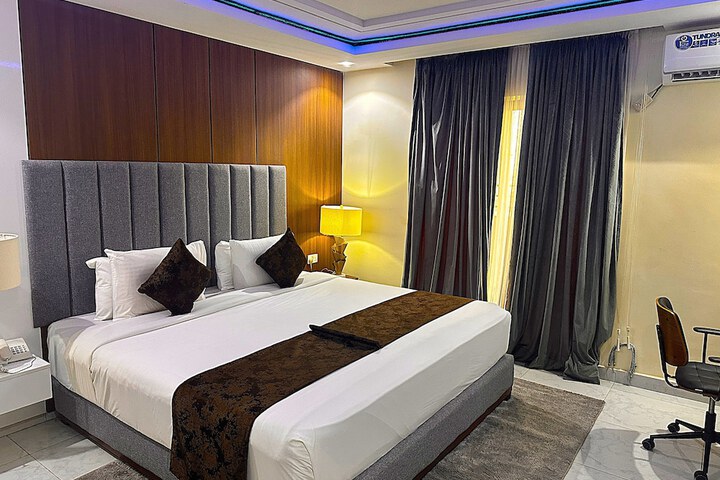 Room 14 of 42