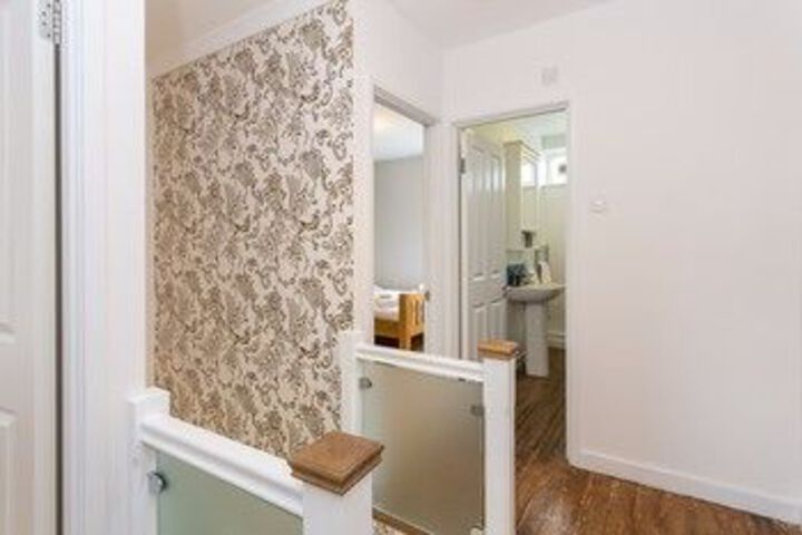 Room 9 of 28