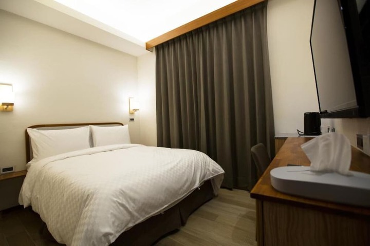 Room 2 of 34