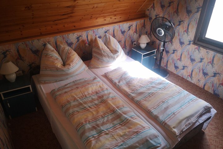 Room 6 of 60