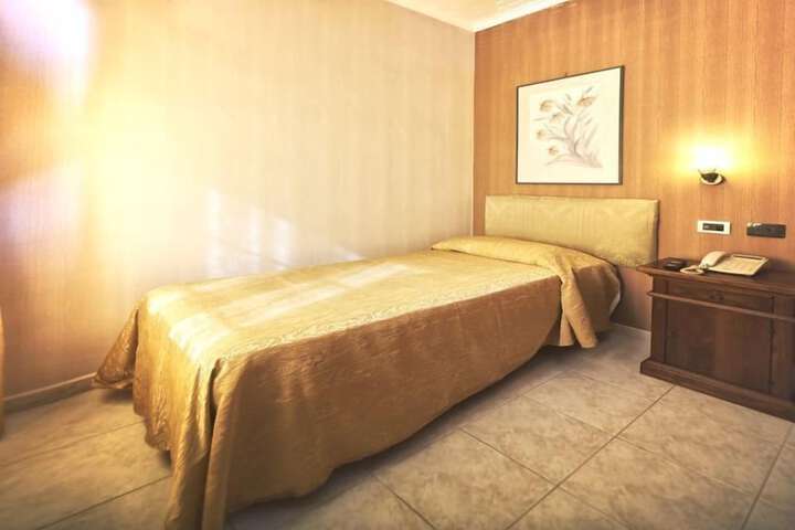 Room 13 of 31