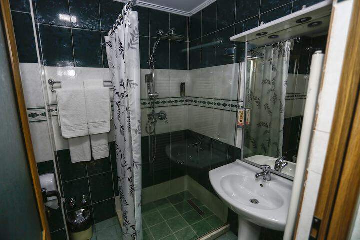 Room 14 of 38