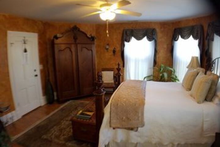 Room 63 of 76