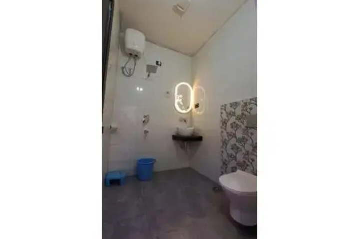 Room 9 of 25