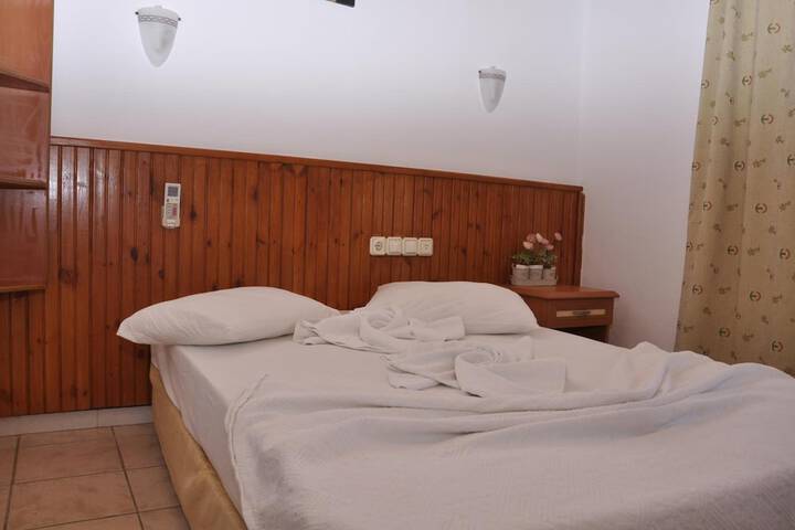 Room 14 of 65