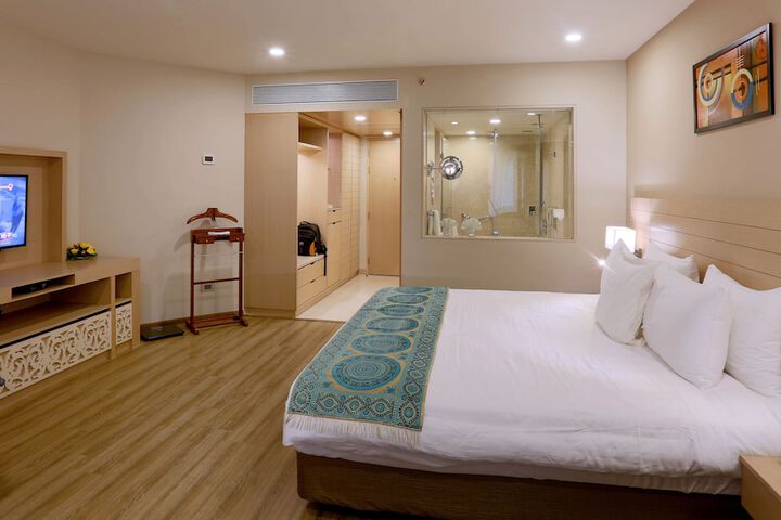 Room 10 of 96