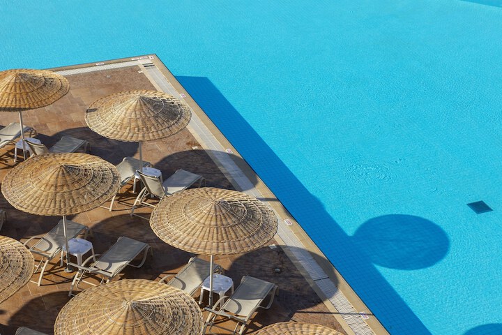 Pool 80 of 136