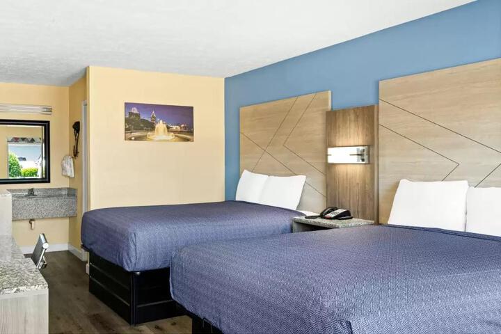2 Queen Beds (8 of 11)