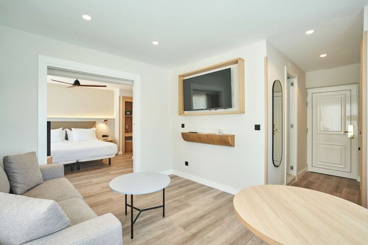 Room 80 of 132