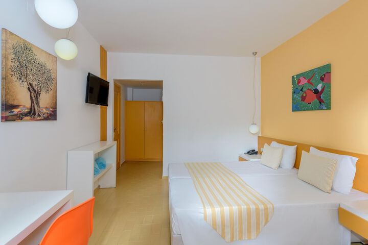 Room 35 of 73