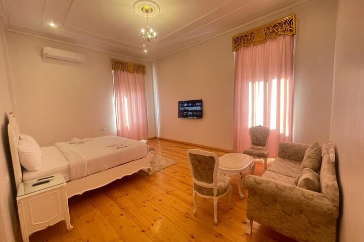 Room 22 of 82