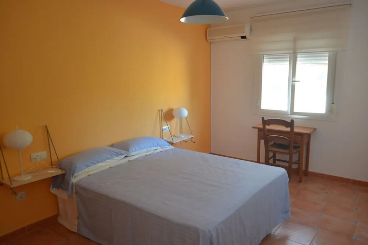 Room 2 of 10