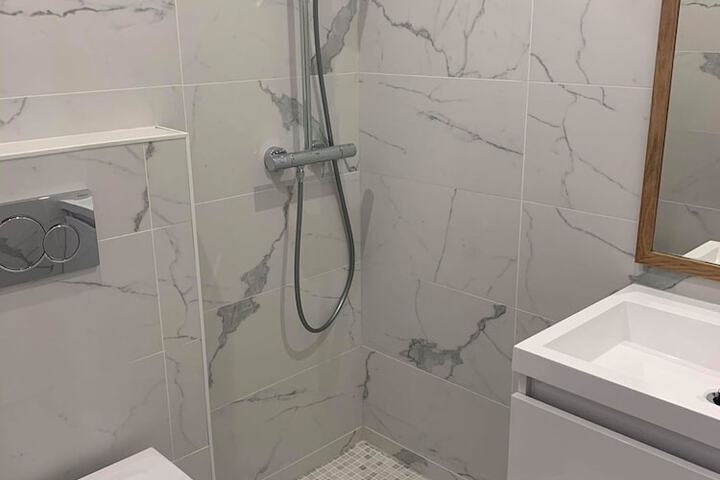 Room 10 of 18