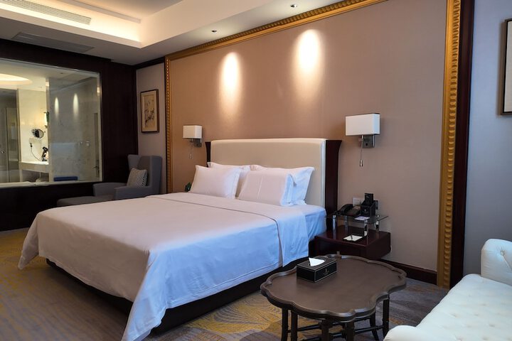 Room 8 of 37