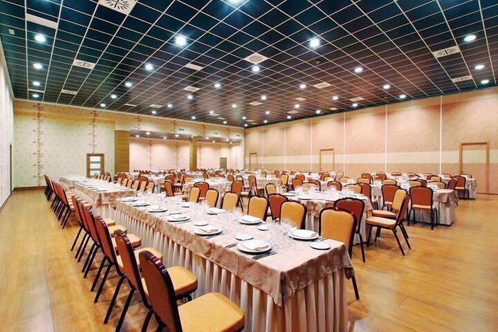 Ballroom/Hall 46 of 52