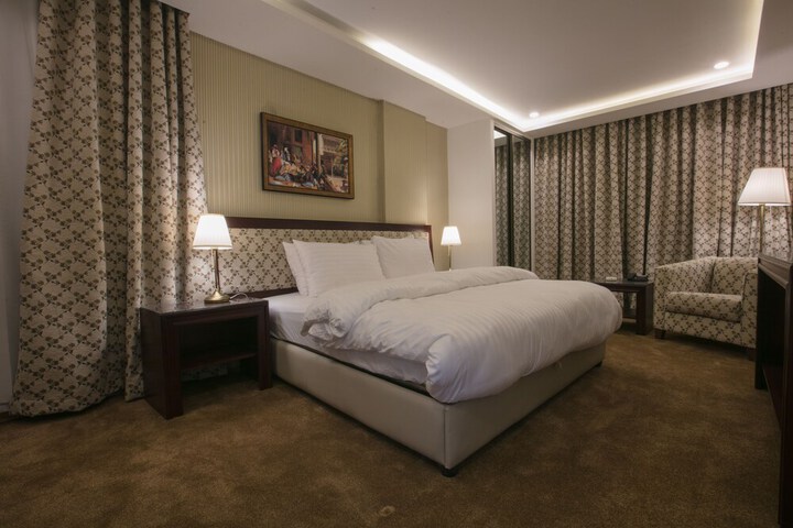Room 10 of 40