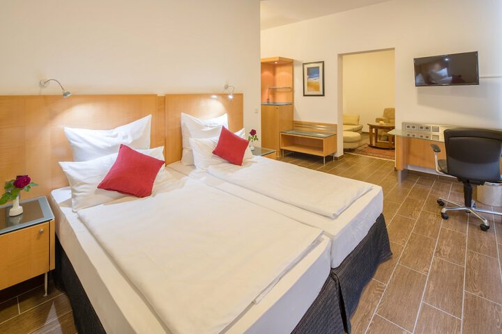Room 4 of 15