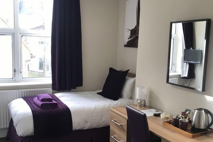 Room 18 of 193