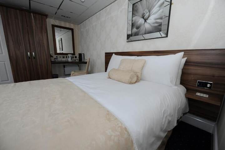 Room 5 of 48