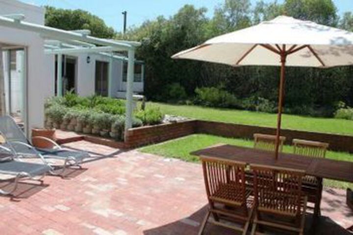 Hotel Exterior 4 of 15