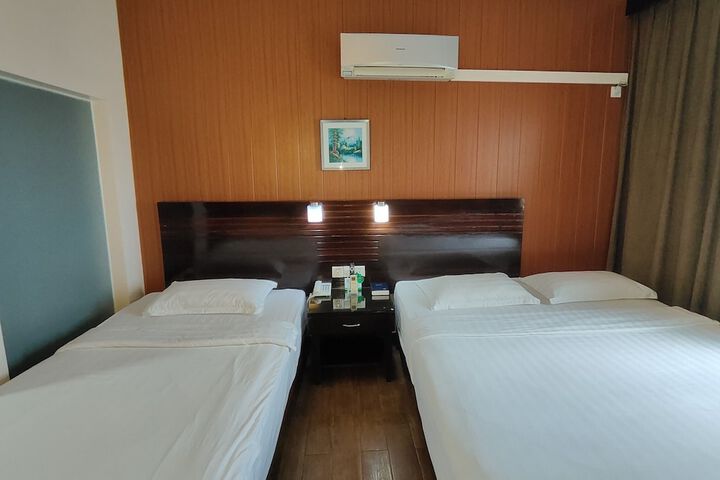 Room 28 of 61