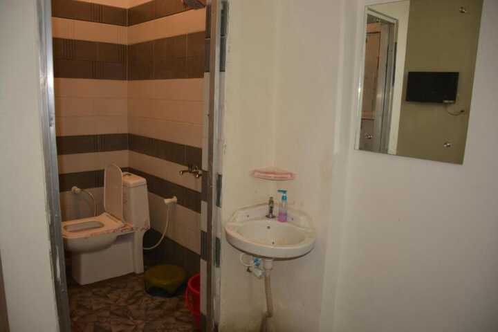 Room 8 of 10