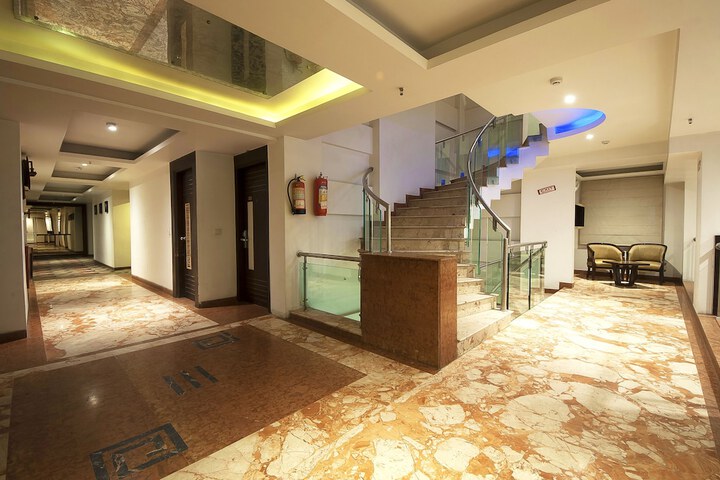 Ballroom/Hall 51 of 64