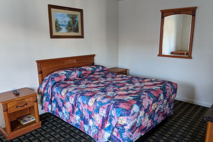 Comfort Queen Bed (5 of 9)