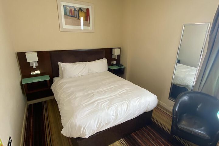 Room 25 of 70