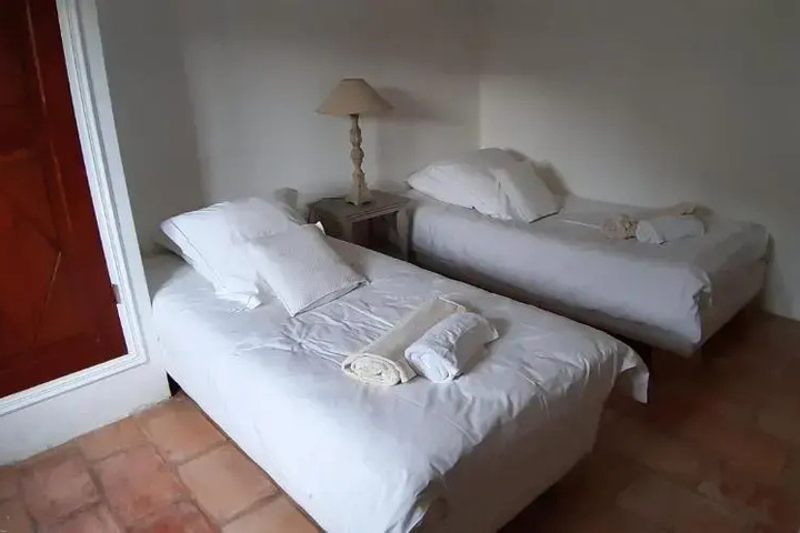 Room 3 of 3