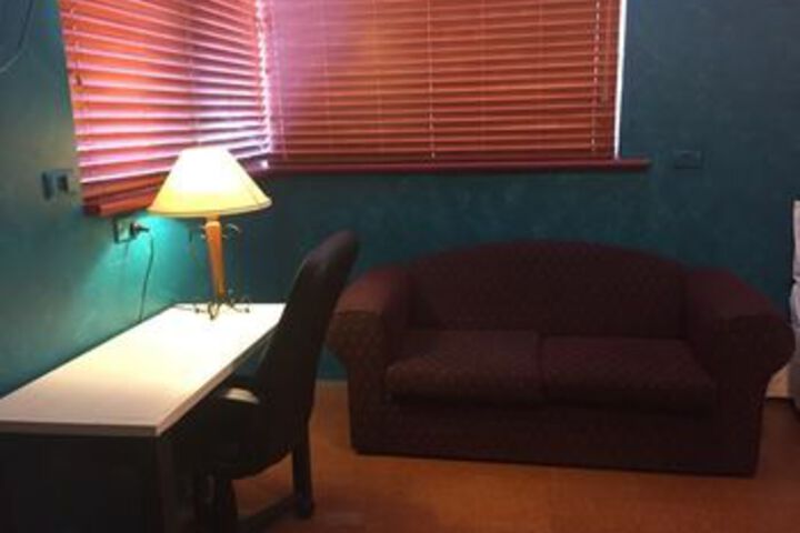 Room 32 of 41