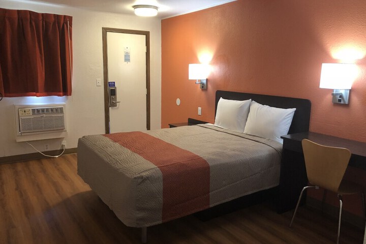 Room 27 of 28