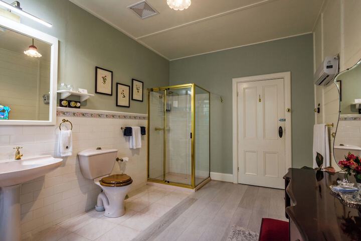 Clean Restrooms