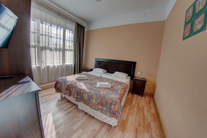Room 37 of 272