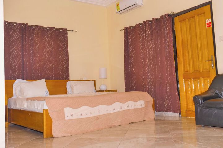 Room 11 of 27