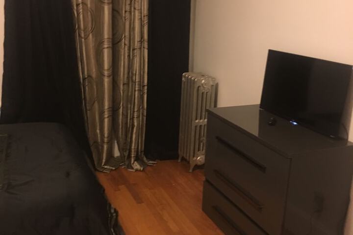 Room 8 of 33