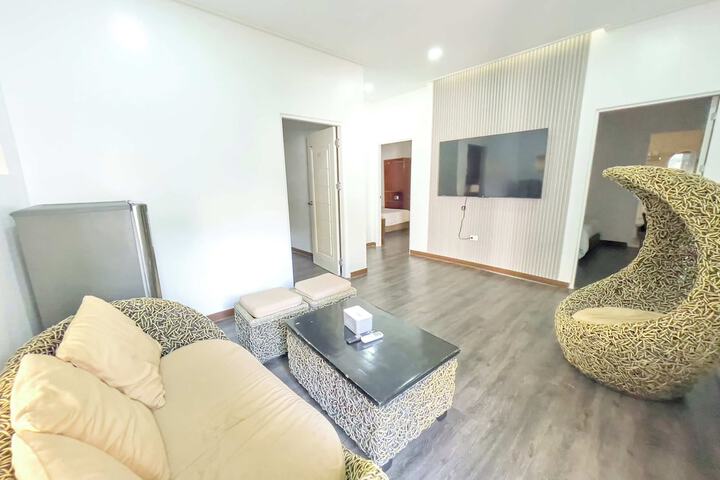 Room 33 of 68