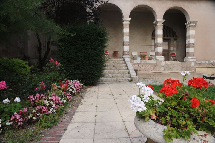 Hotel Exterior 31 of 46