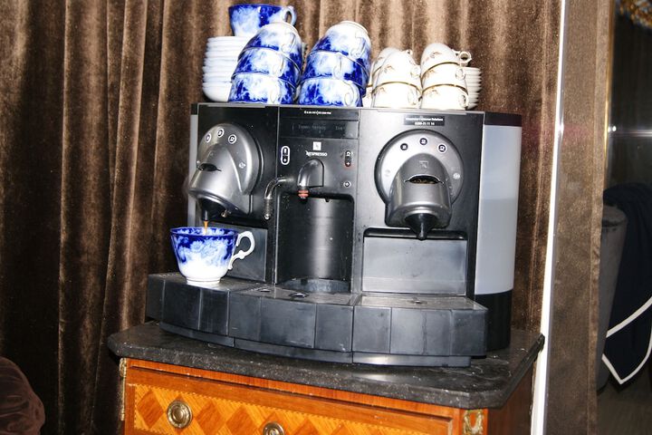 Breakfast/Coffee Service 22 of 32